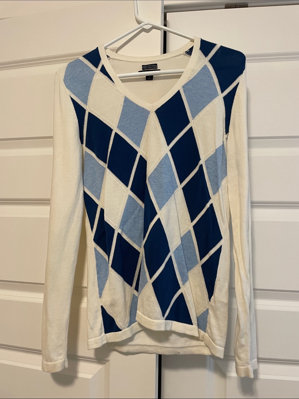 Liz Claiborne White V-Neck Sweater with Navy & Light Blue Argyle